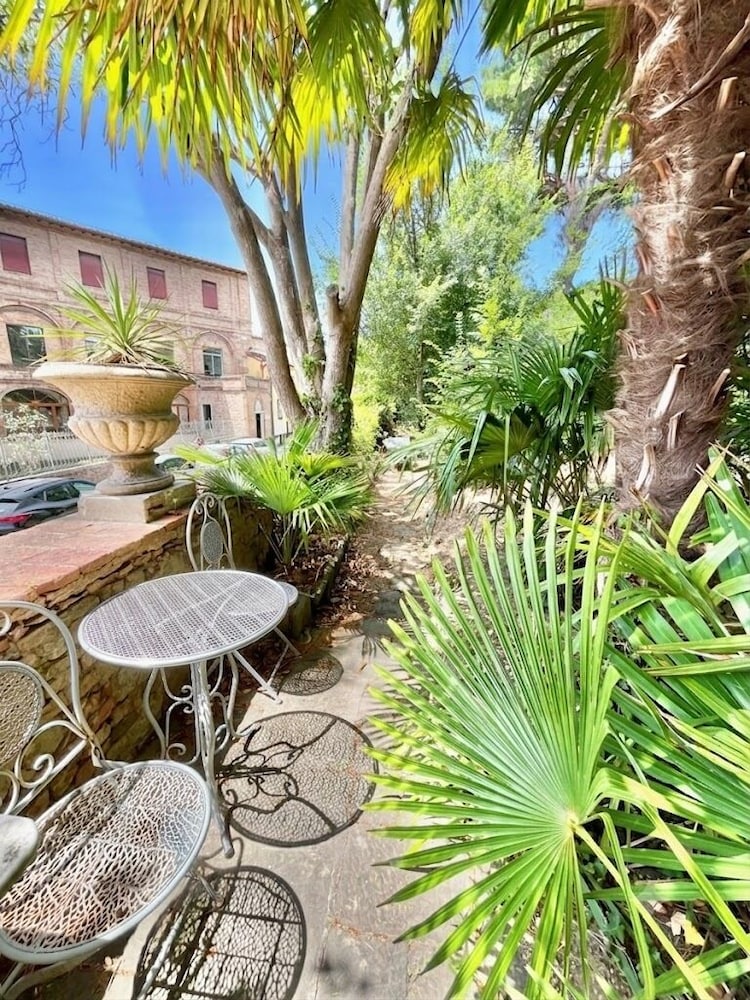 Relais La Corte Dei Cavalieri 41/50