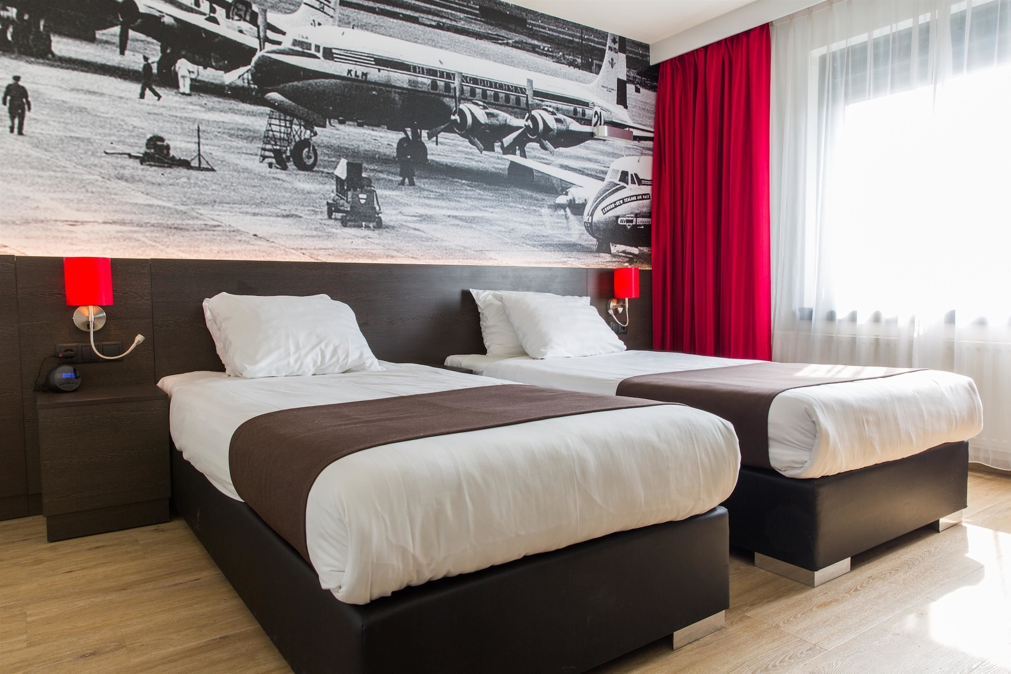 ROOM, QUADRUPLE