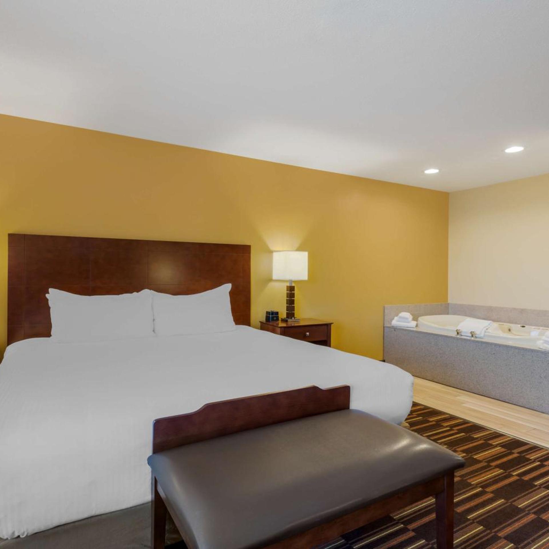 غرفة بسرير كينج بجاكوزي، Best Western Falcon Plaza 8/10