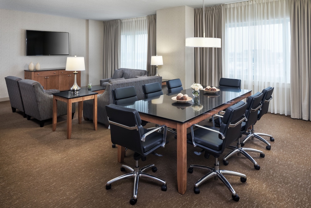 Hyatt Rosemont Near O Hare 57/64