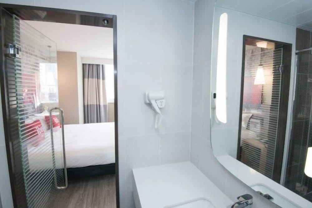Ibis Luoyang Baolong Square Hotel 47/47