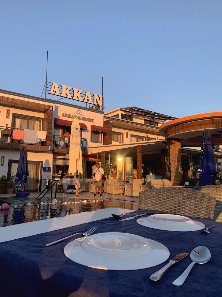 Akkan Beach Hotel 11/68