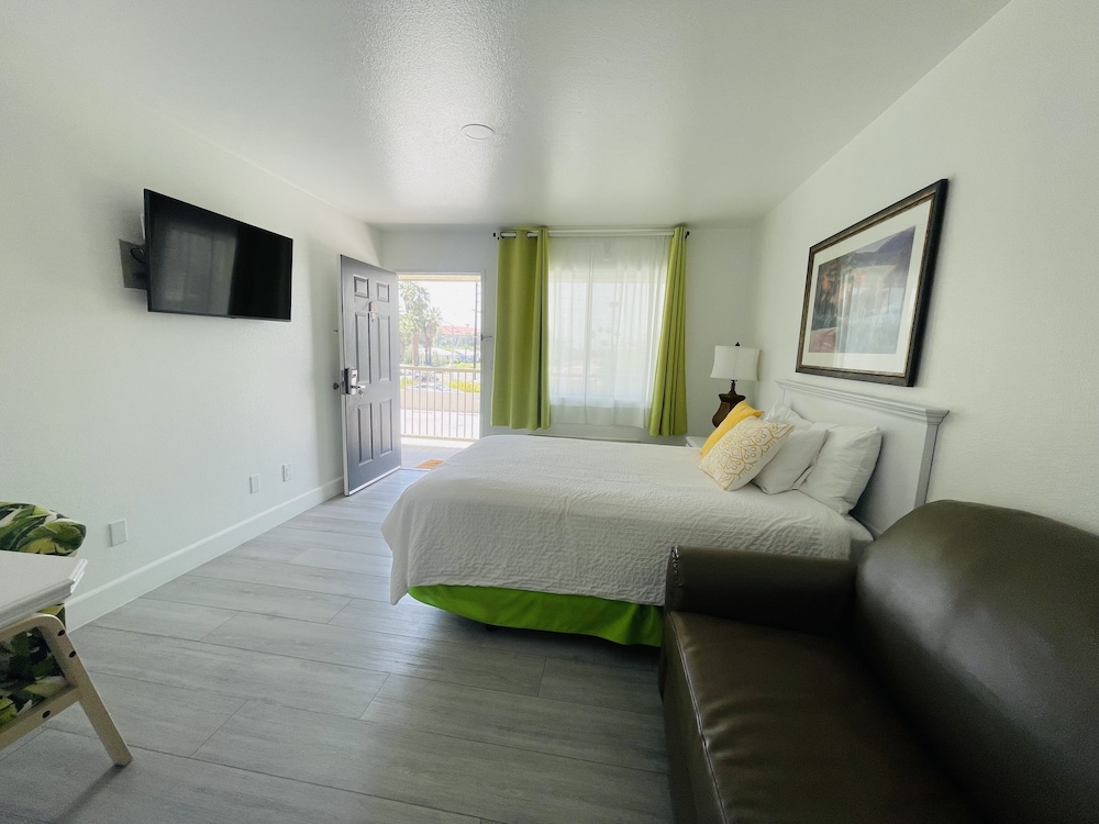 Loma Linda Inn. 23/54