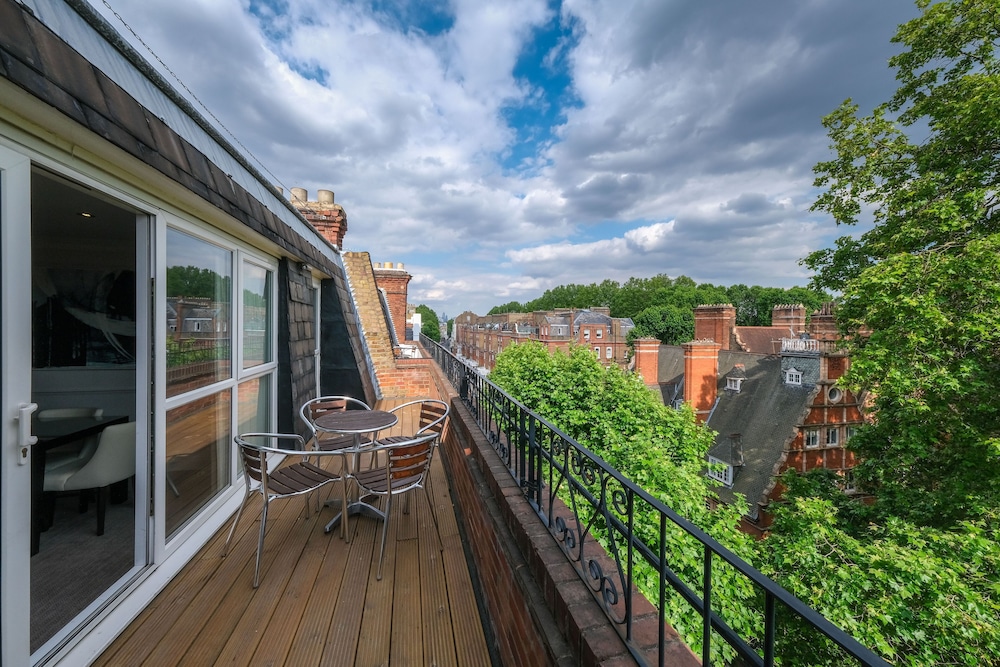COLLINGHAM SERVICED APARTMENTS 1/56