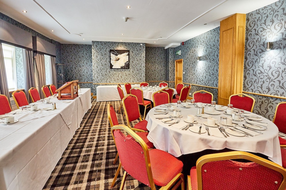 Abbotsford Hotel 13/26