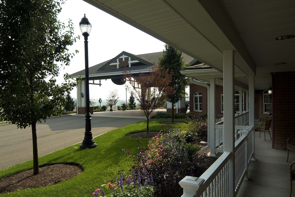 Carlisle Inn Sugarcreek 55/58