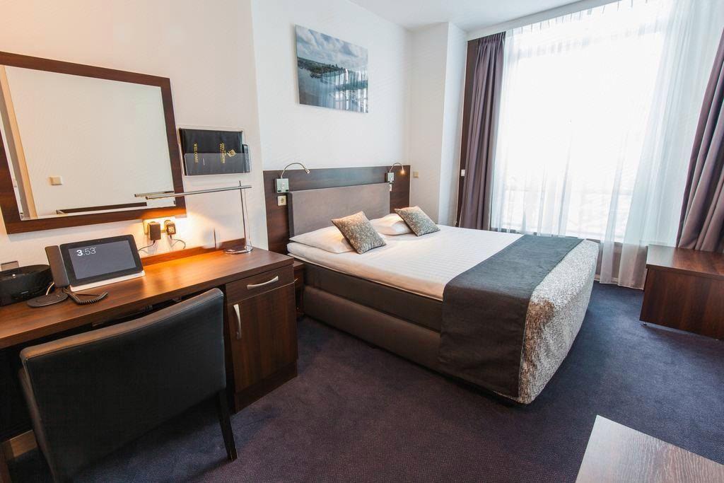 Semi Basement, Twin Beds