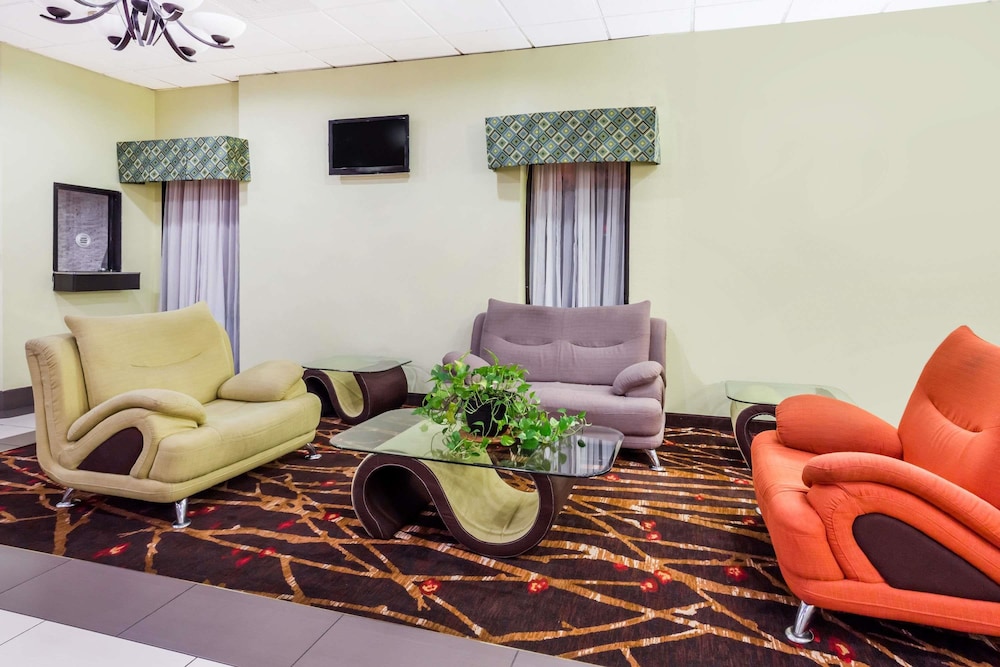 Super 8 by Wyndham Garysburg/Roanoke Rapids 21/27