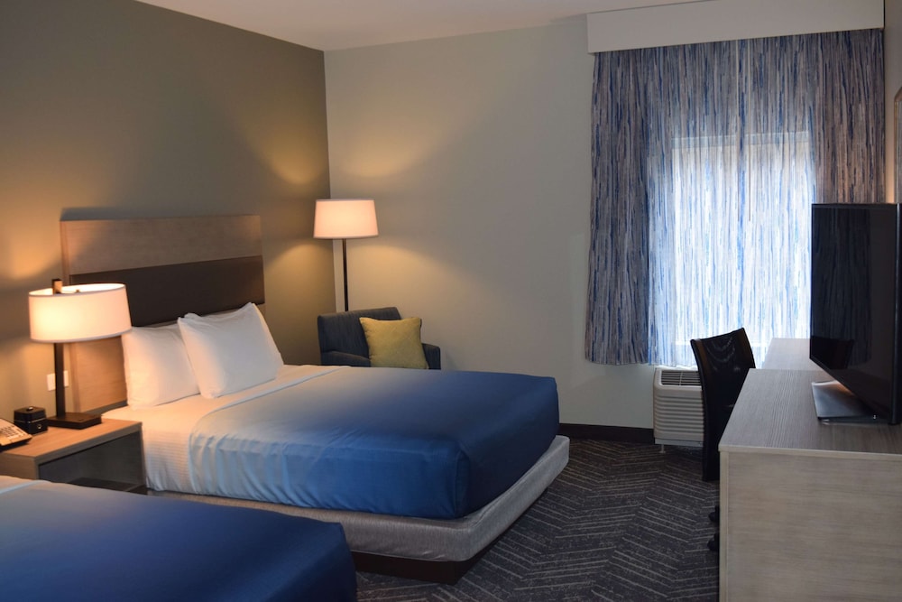 La Quinta Inn & Suites by Wyndham Middletown-Goshen 18/36
