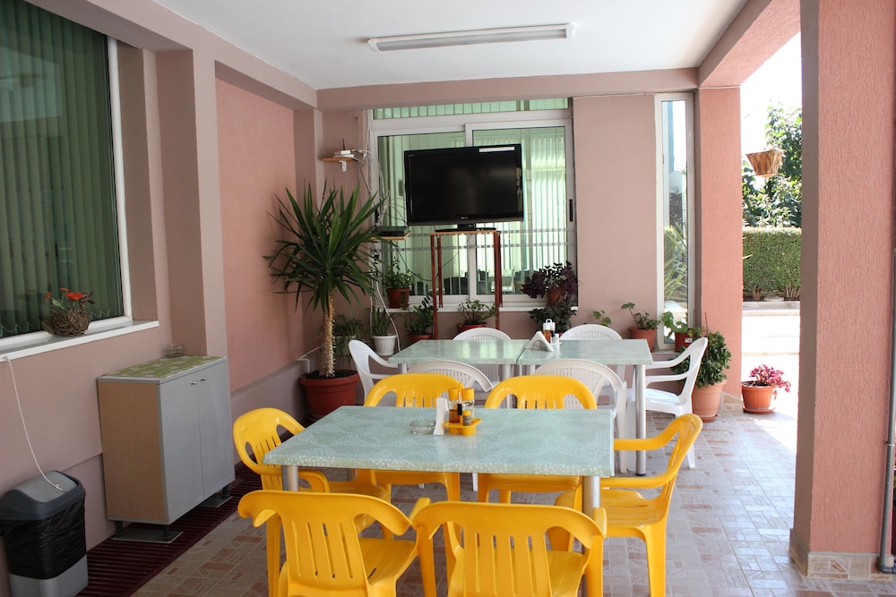 FAMILY HOTEL VENERA 42/48
