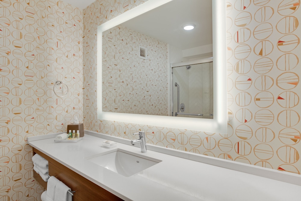 Holiday Inn Roanoke Airport-Conference CTR 15/60