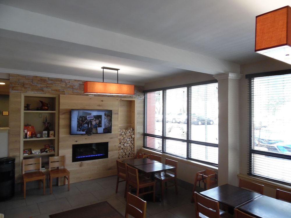 Wingate by Wyndham Jacksonville FL 40/57