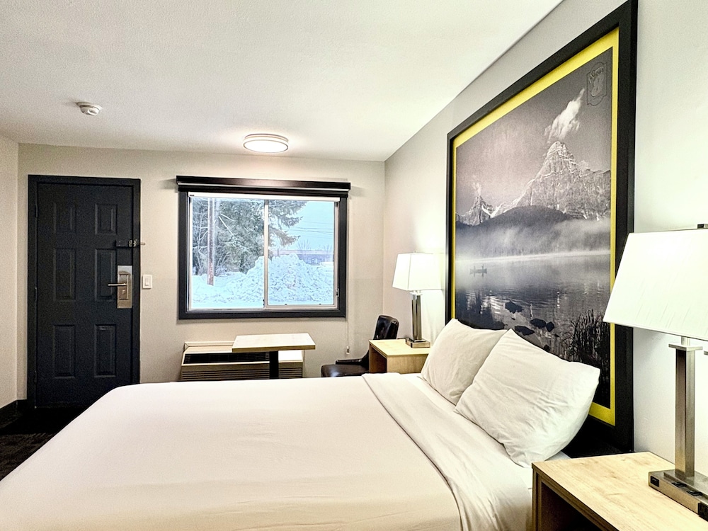 Super 8 by Wyndham Clearwater BC 28/61