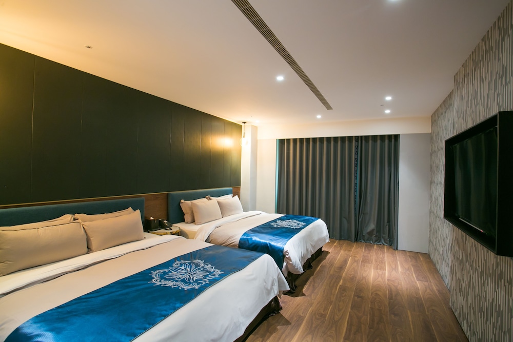 Saint Art Hotel 8/30