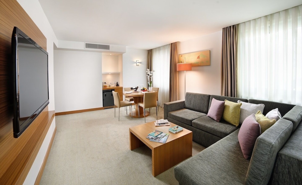 Divan Istanbul City 33/54