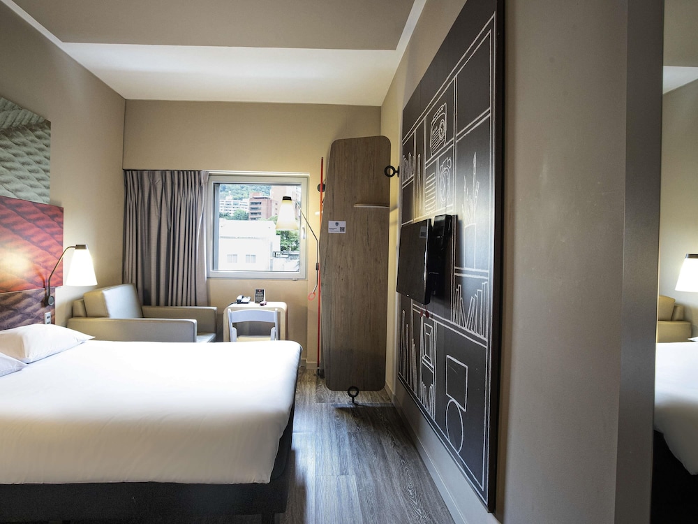 Ibis Cali Granada 27/75
