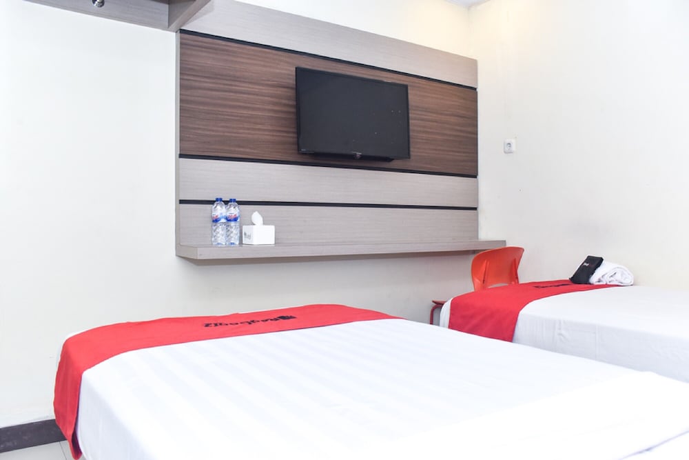 Reddoorz Plus Near Makassar Town Square 14/21