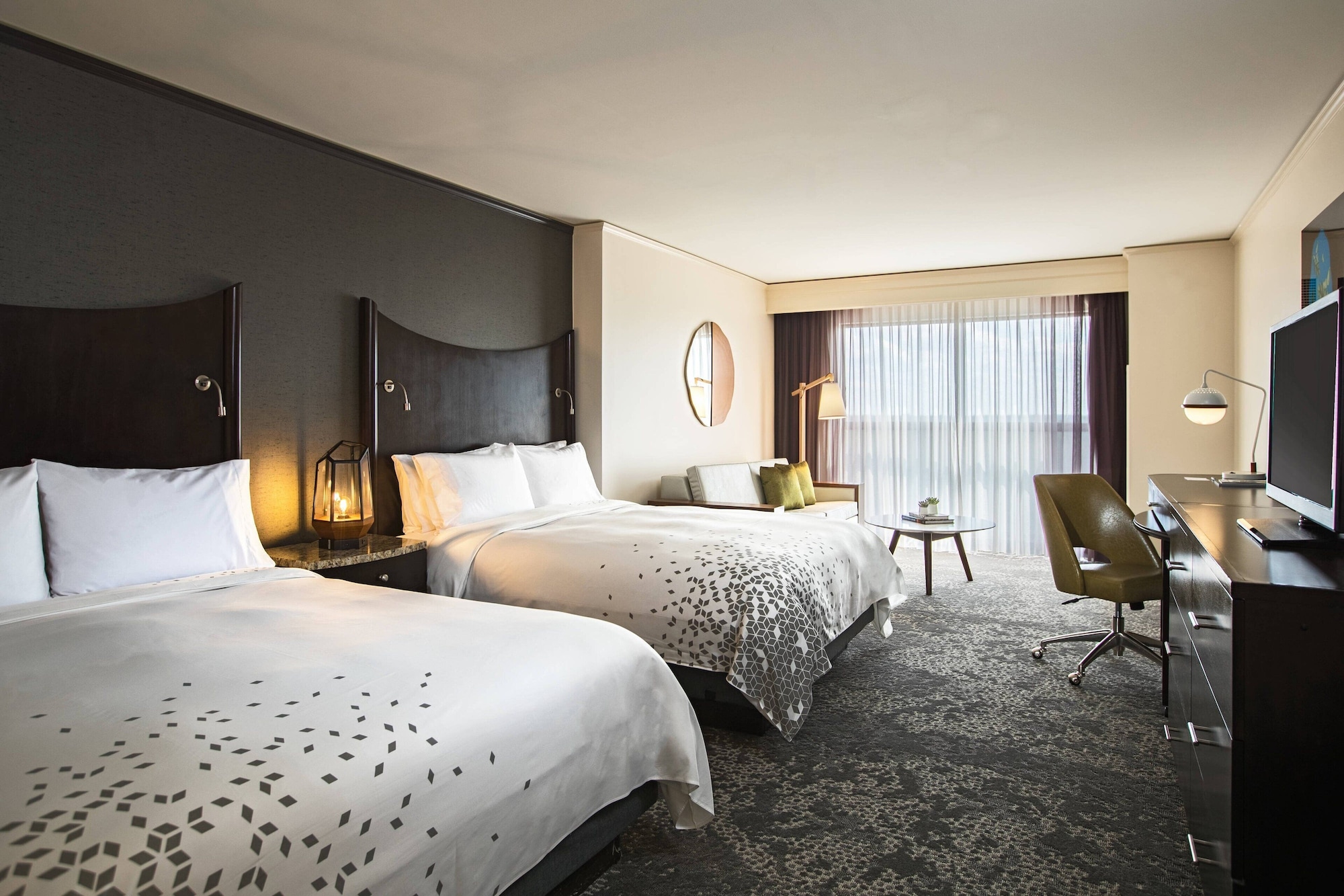 Club, 2 Queen Beds, Sofa