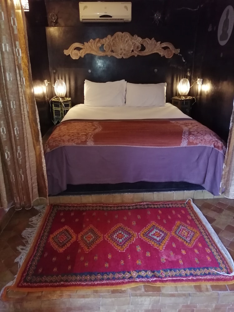 RIAD TARA 8/77