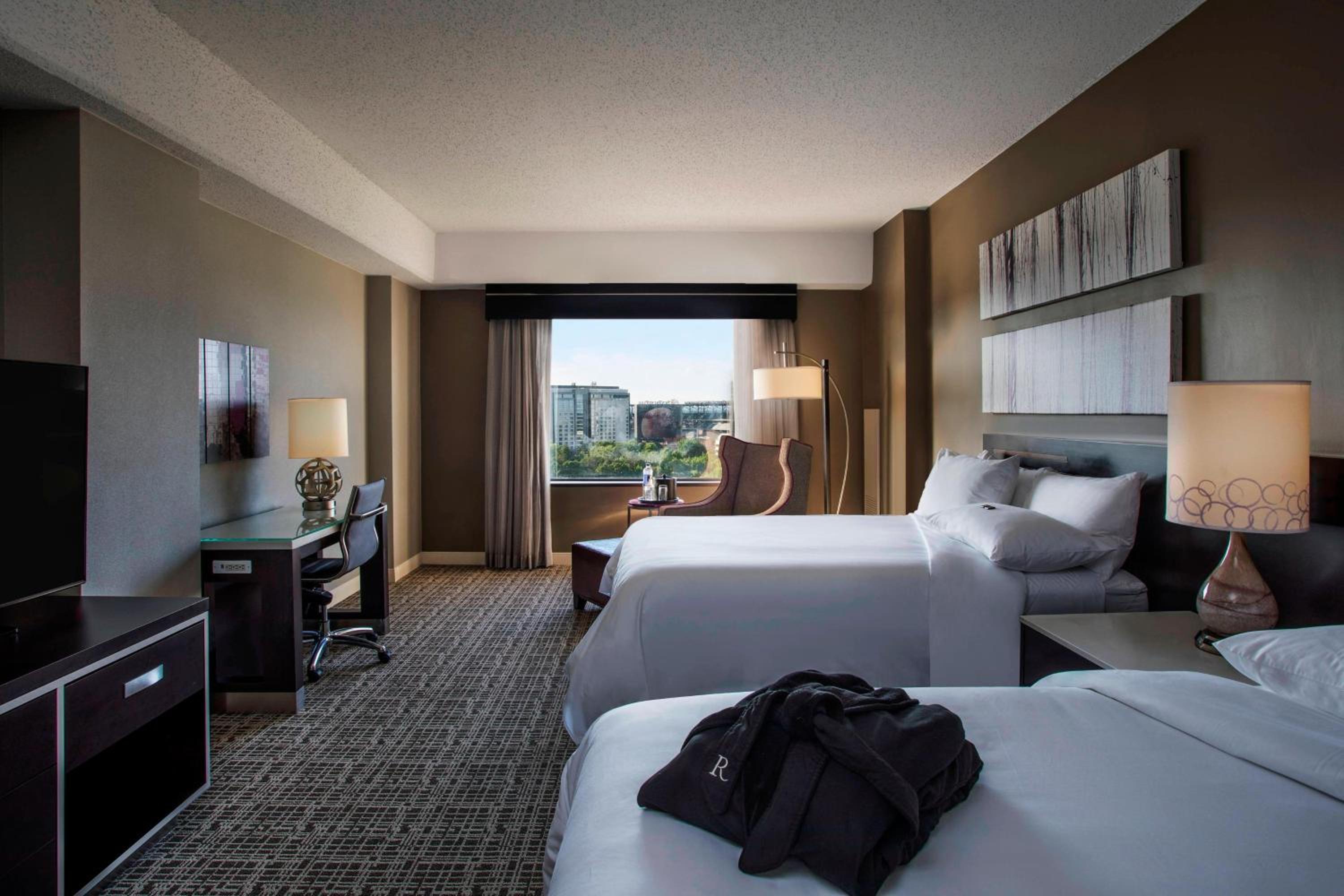 Room, 2 Queen Beds, with View, Club Floor