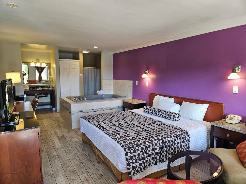 Fullerton Inn 20/53