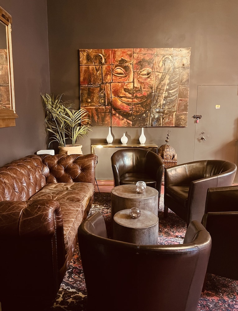 Unique Hotel 52/77