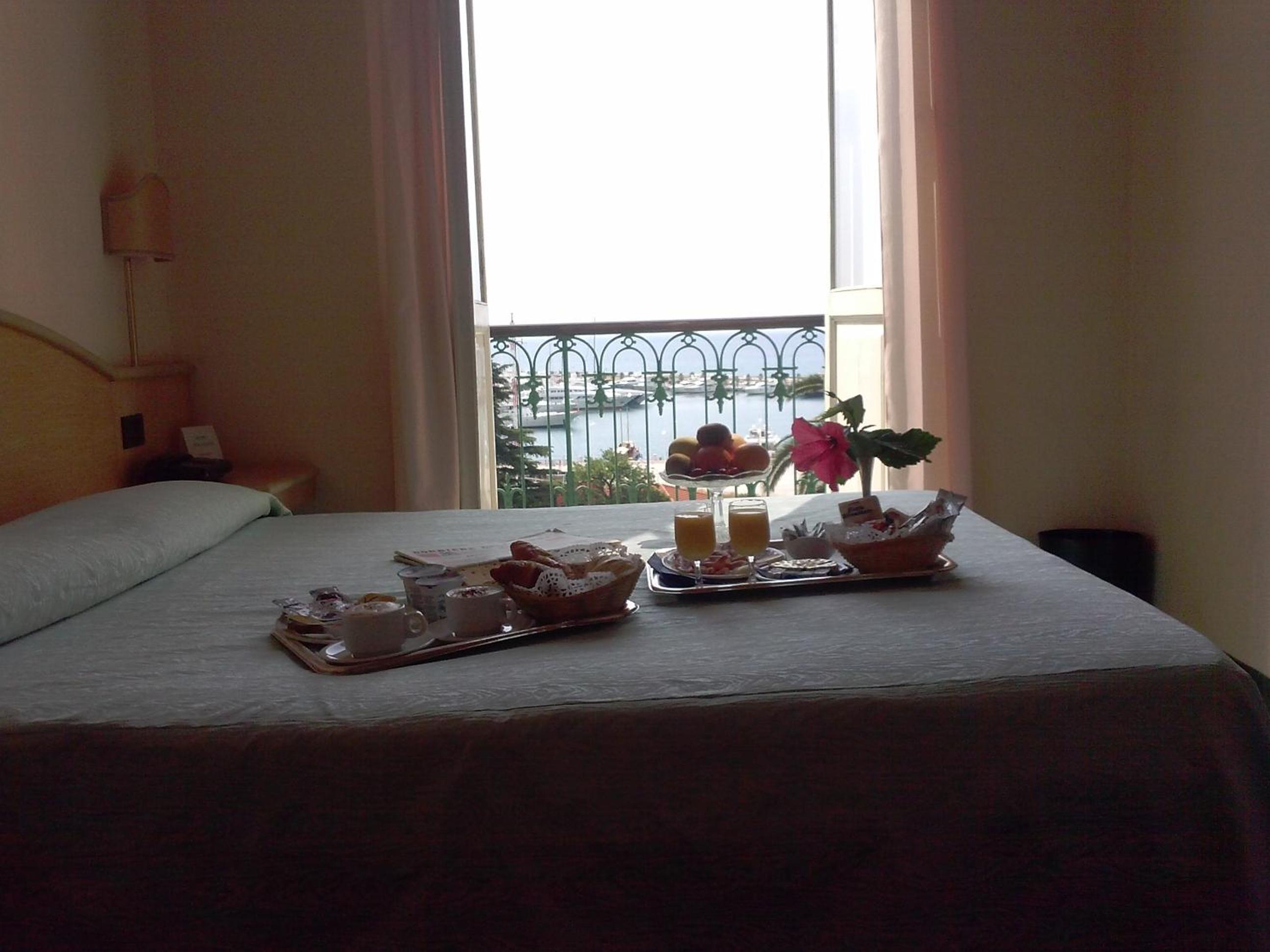 غرفة بسرير مزدوج أو سريرين منفصلين بإطلالة على البحر، Residence Miramare 7/10