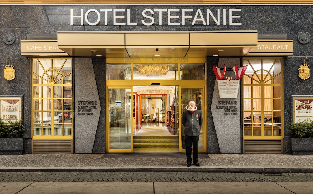 Stefanie 4/67