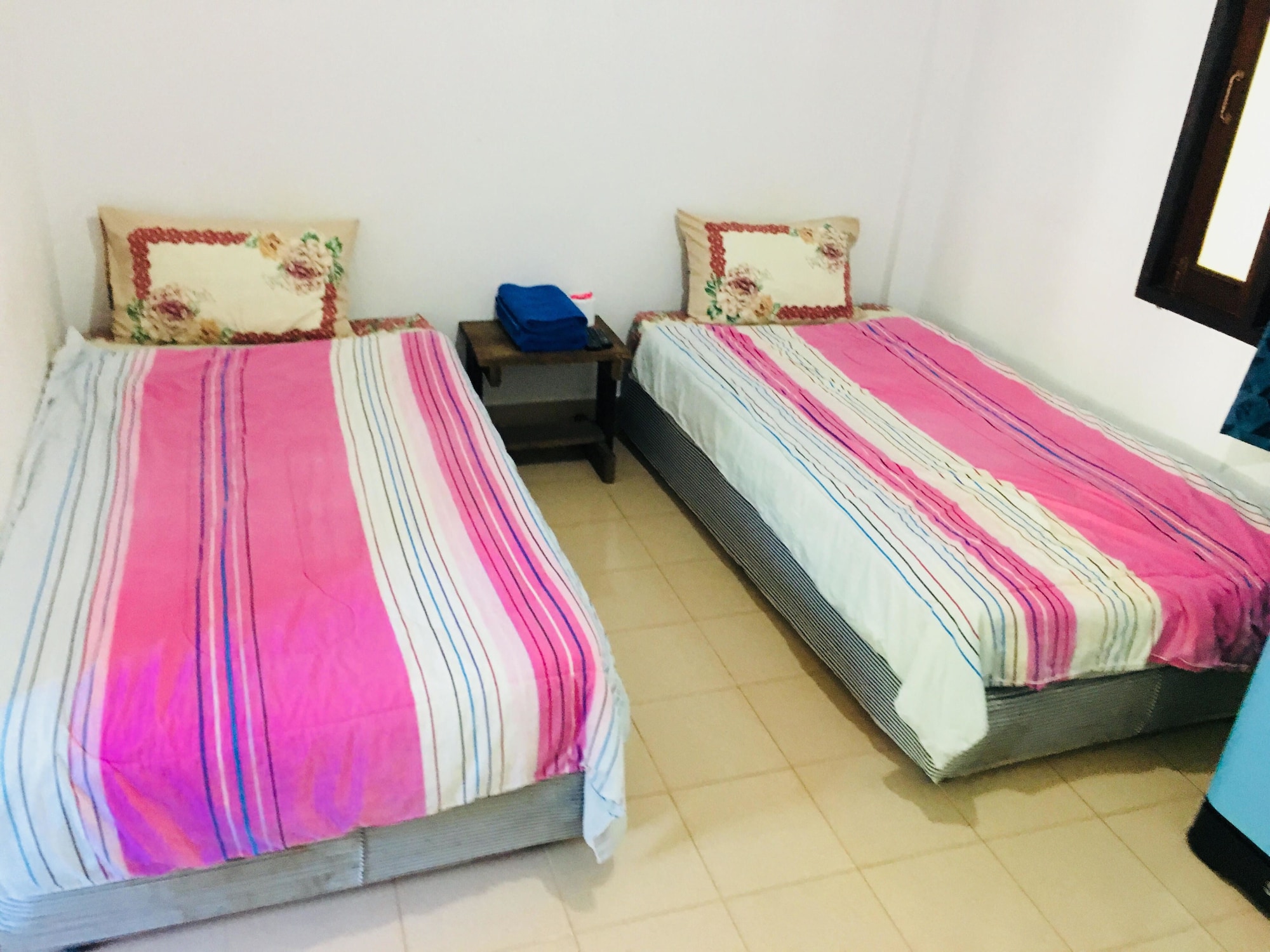 STANDARD, TWIN BEDS