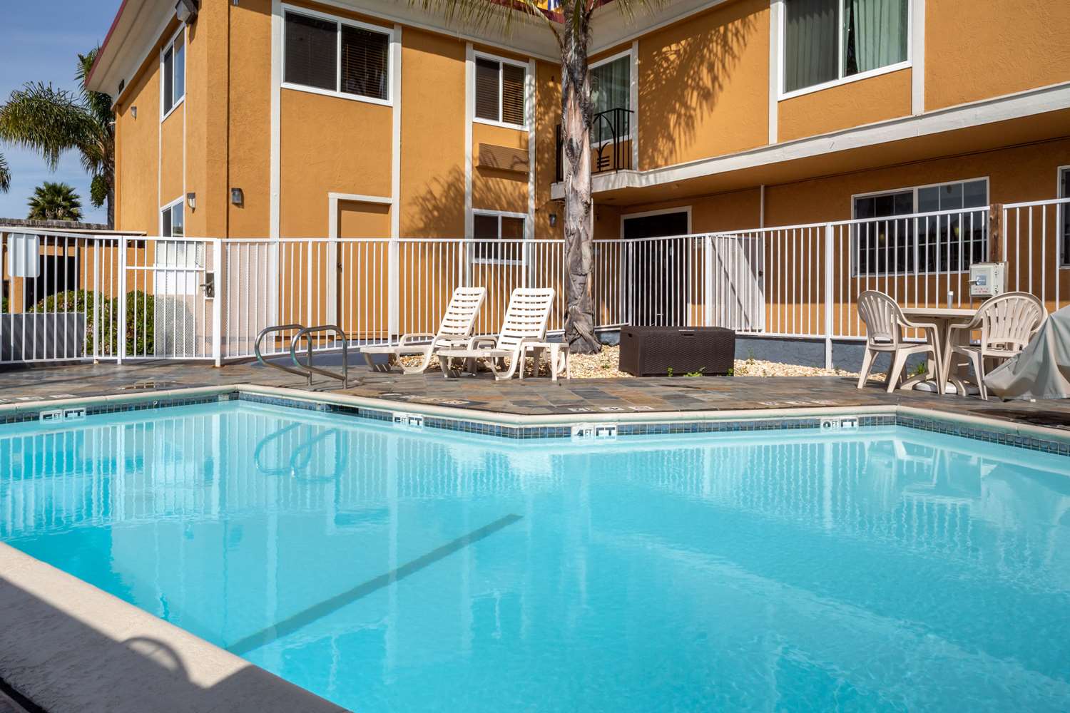 Comfort Inn Castro Valley CA 23/39