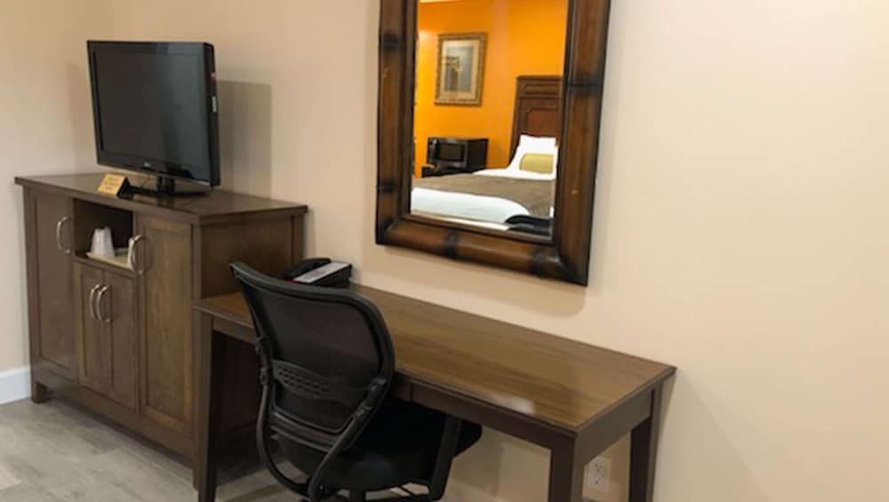 Howard Johnson by Wyndham Ridgecrest, CA 44/63