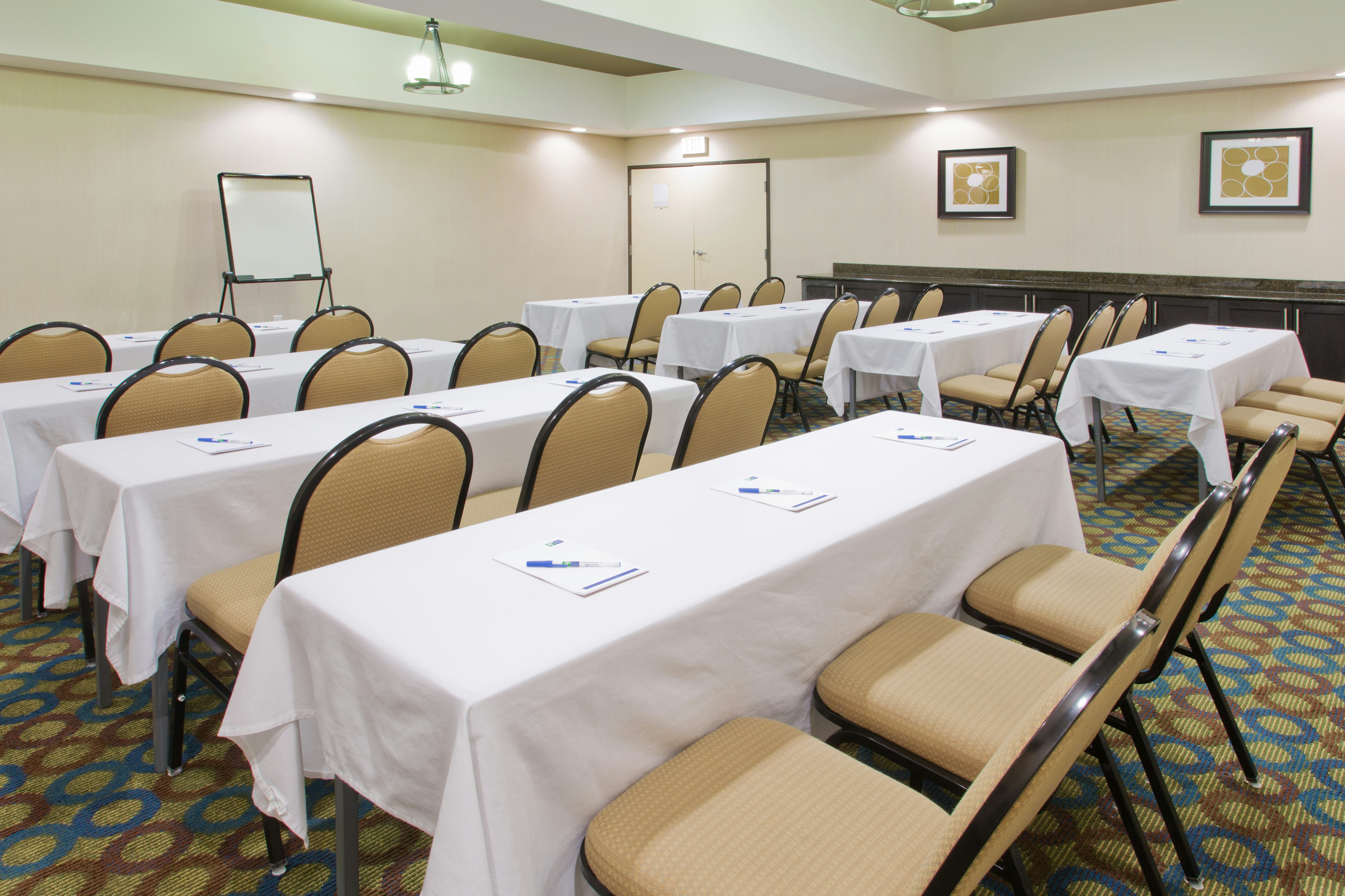 Holiday Inn Express Hotel And Suites Alvarado 45/50