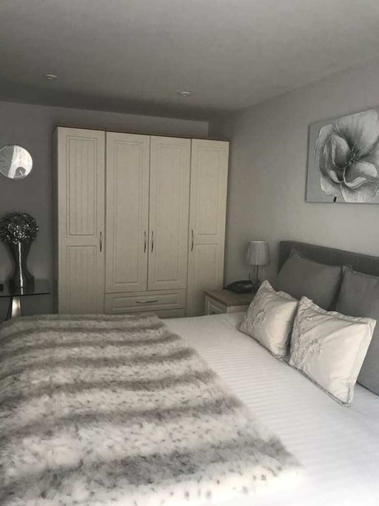 The White Hart Hotel 24/40