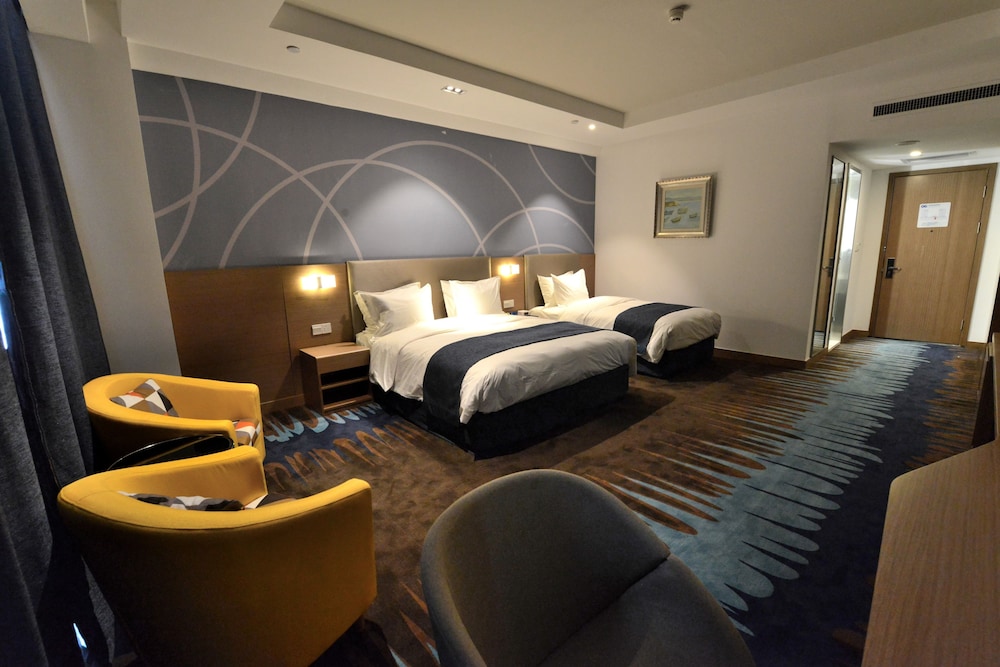 HOLIDAY INN EXPRESS WEIHAI ECONOMIC ZONE 38/54