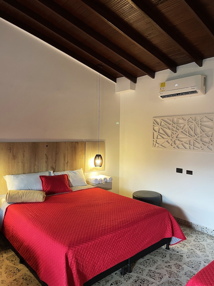 شقة سوبيريور بسرير مزدوج وسريرين منفصلين بإطلالة على المدينة بجاكوزي، Ofix Hotel 2/10