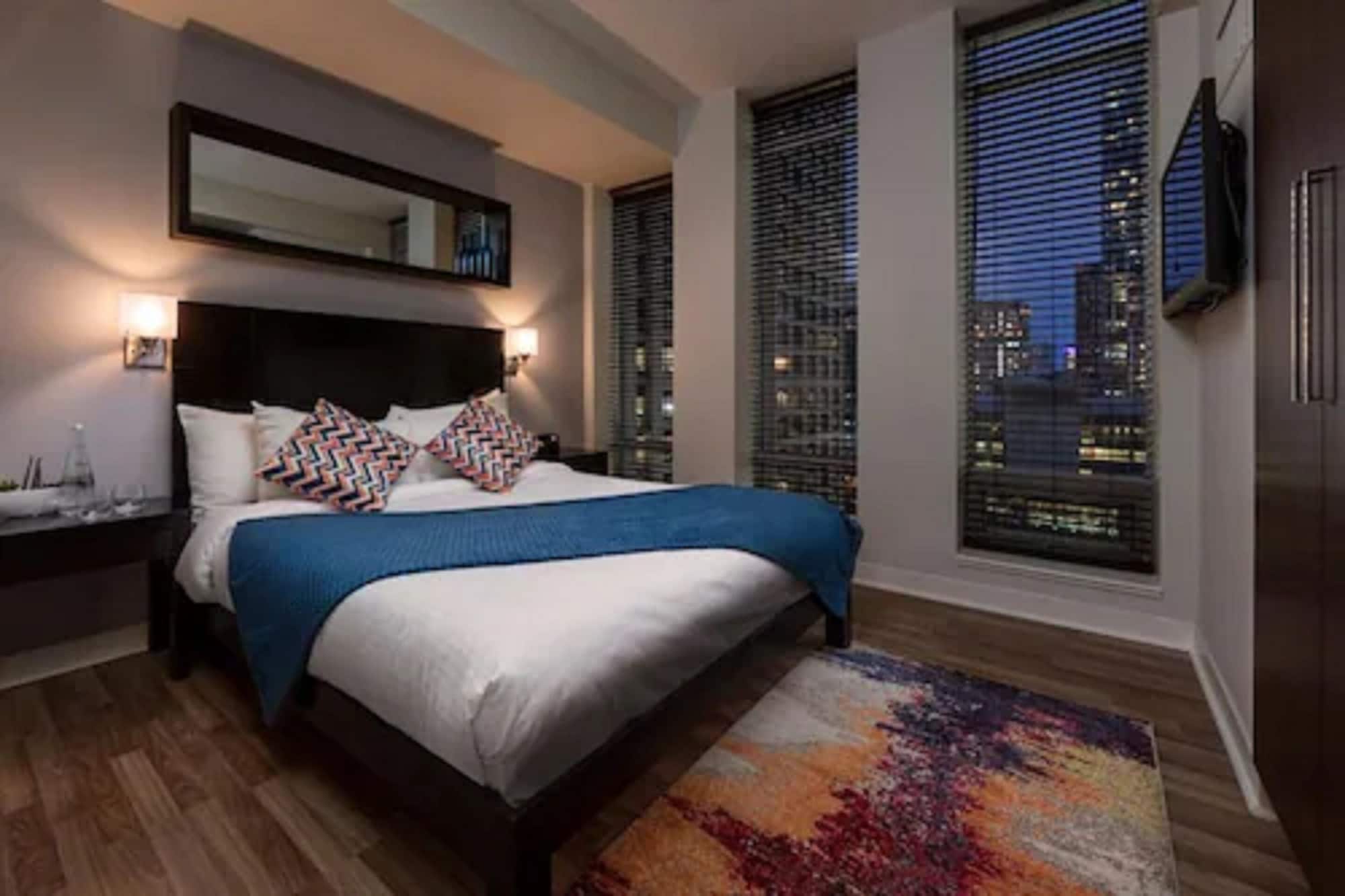1 BEDROOM, SUITE