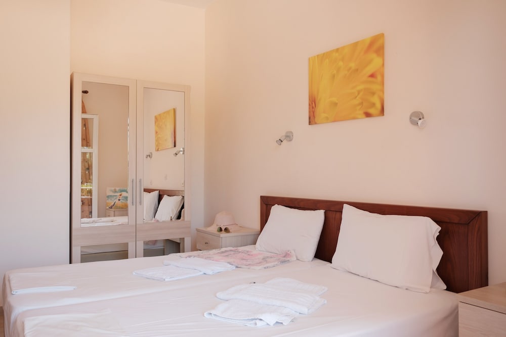 Canal D Amour Apartments 6/47