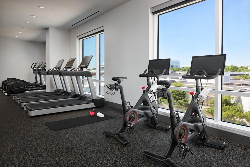 Hyatt Regency Tysons Corner Center 24/50