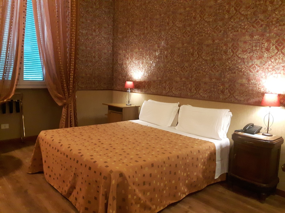 ROOM, TRIPLE