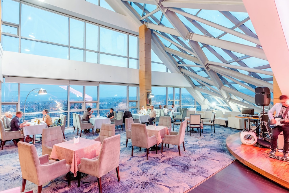 Blue Sky Hotel Tower 66/80