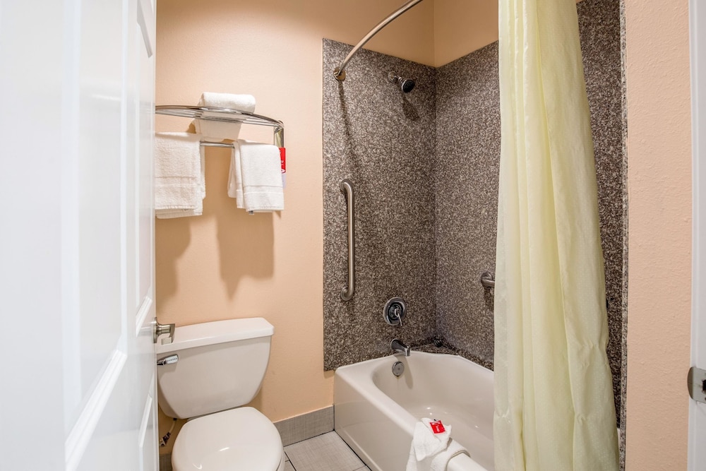 Quality Inn & Suites Bridge City/Orange 18/29
