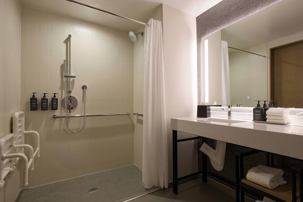 غرفة بسرير كينج، Sheraton Grand Sacramento 10/10