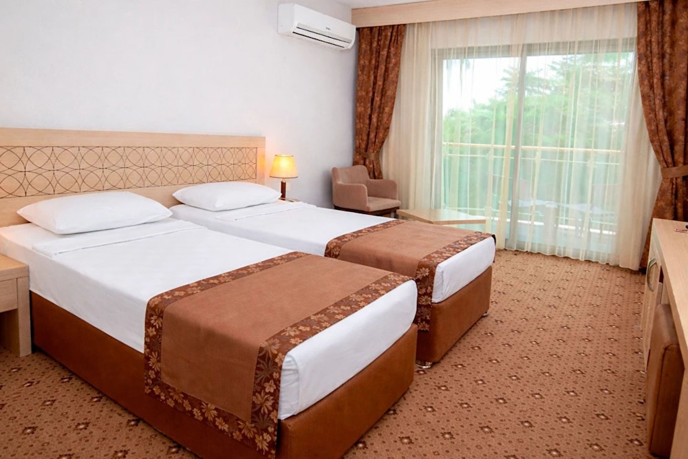 Eldar Resort Hotel 26/77