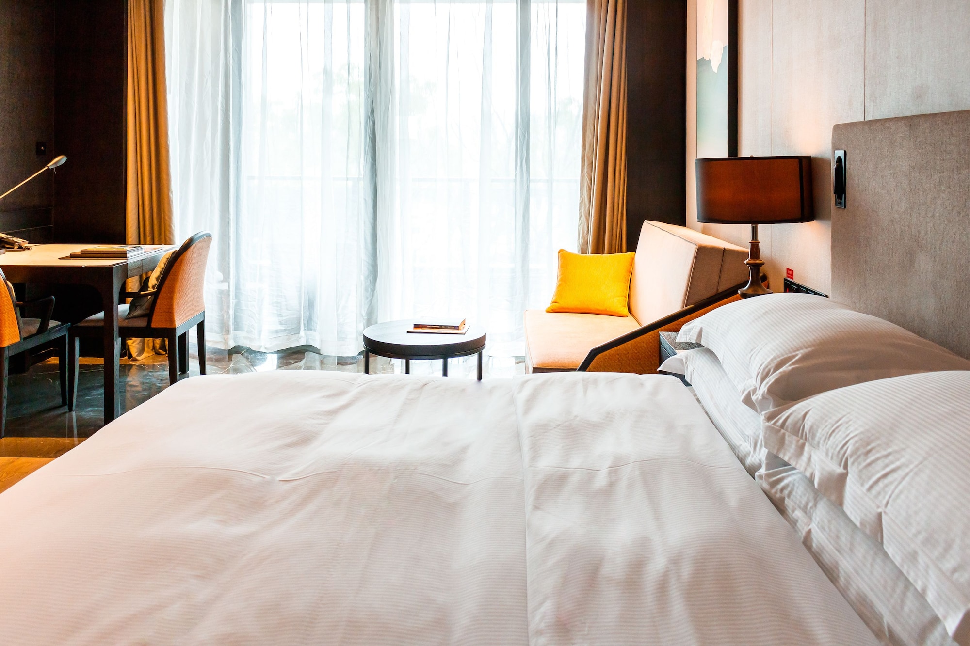 ROOM, KING BED, LAKE VIEW