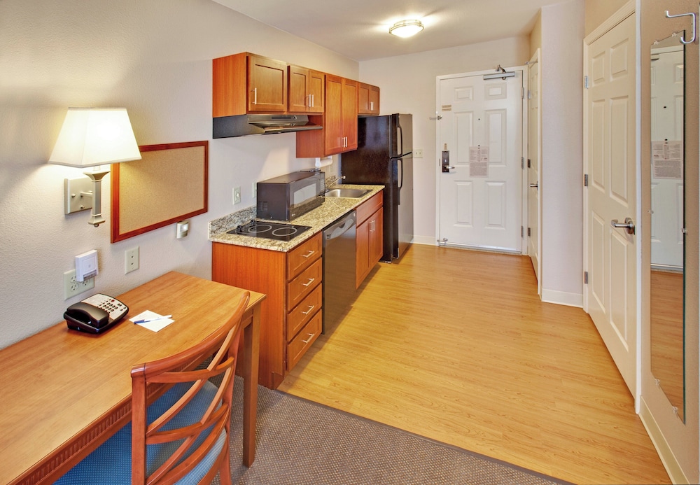 CANDLEWOOD SUITES WILLISTON 65/77