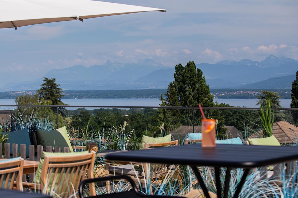 YOTEL Geneva Lake, Select by Hilton 56/59