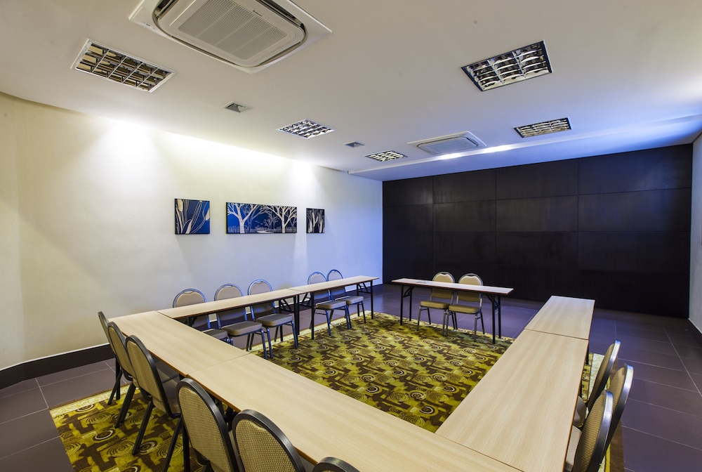 Hotel Intercity Vinhedo 12/66