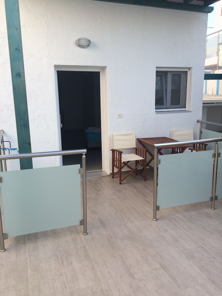 Socrates Apartments &amp; Restaurant 29/48