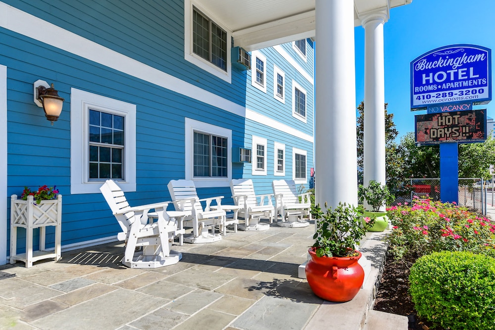 Commander Beach House Hotel 40/50