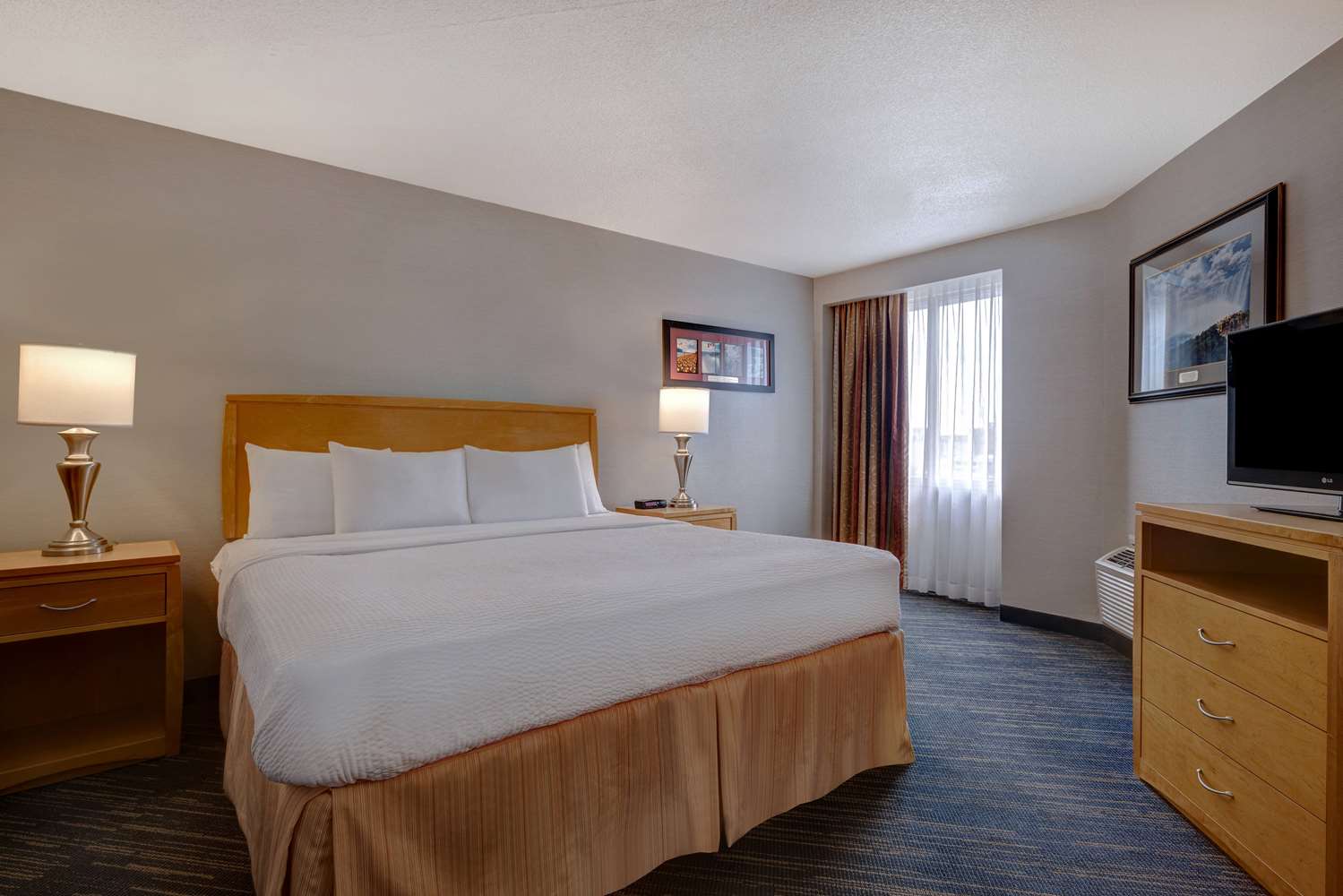Days Inn By Wyndham Niagara Falls Near The Falls 16/44